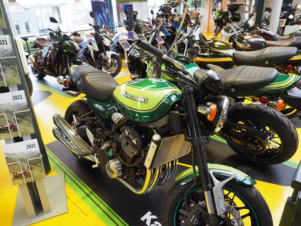 Des nouvelles Kawasaki, en visite chez Golden Bikes