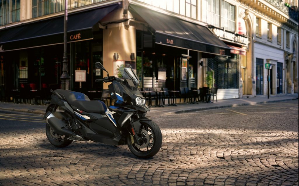 BMW Motorrad présente les nouveaux BMW C 400 X et C 400 GT.