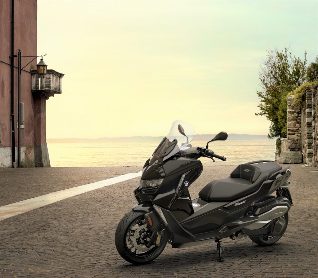 BMW Motorrad présente les nouveaux BMW C 400 X et C 400 GT.