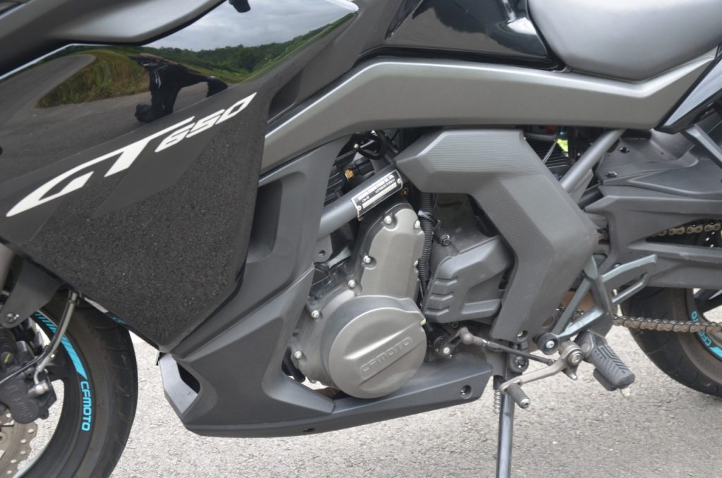 CFMOTO 650GT : esthétisme &#038; confort low cost.