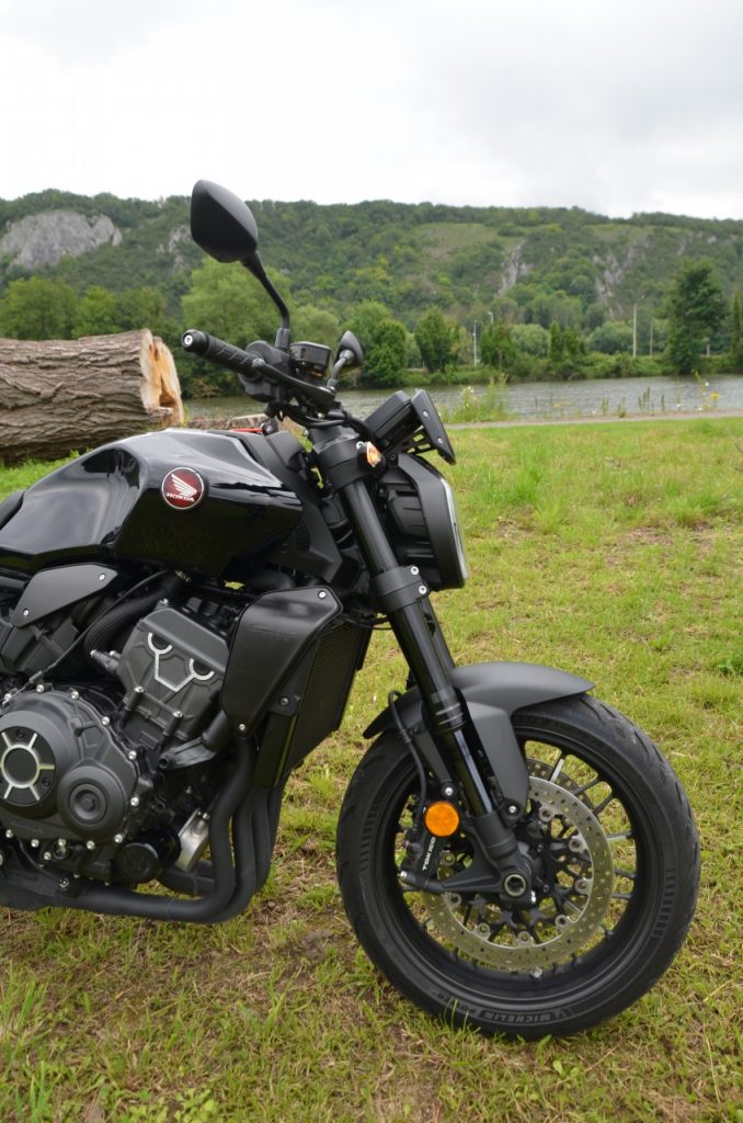 Honda CB1000R Black Edition : l’élégance sportive.