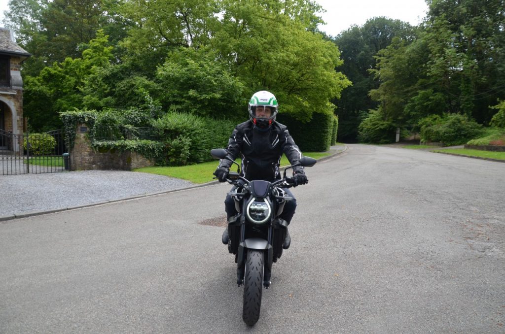 Honda CB1000R Black Edition : l’élégance sportive.