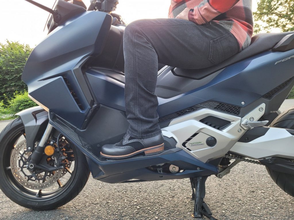 Honda Forza 750, A la croisée de deux mondes.