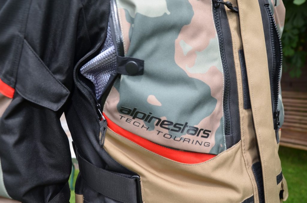 Veste et pantalons Alpinestars Andes V3 Drystar : un choix judicieux.