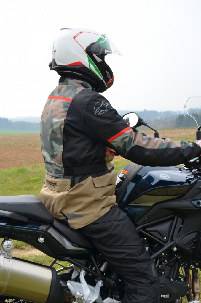 Veste et pantalons Alpinestars Andes V3 Drystar : un choix judicieux.