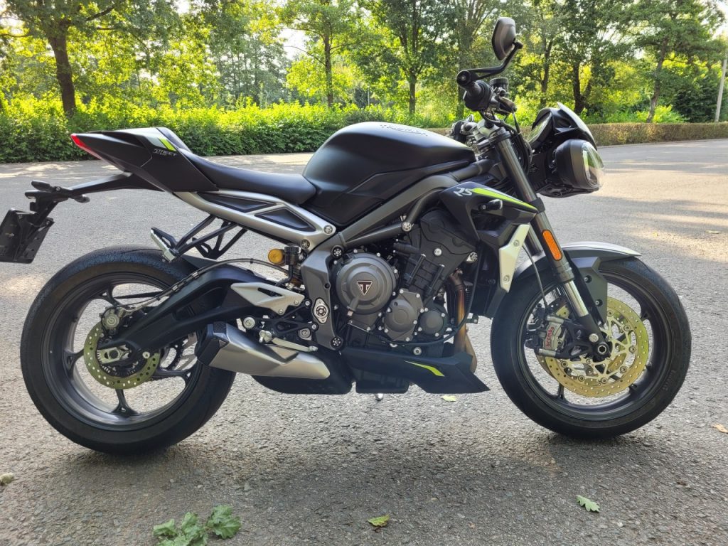 Triumph Street Triple RS, Fighting Girl