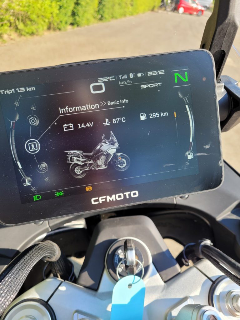 CF Moto 800 MT Sport, et pourquoi pas ?