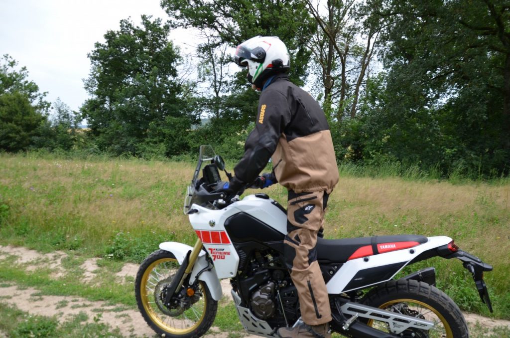 Veste et pantalon Alpinestars Venture XT : un air de Dakar