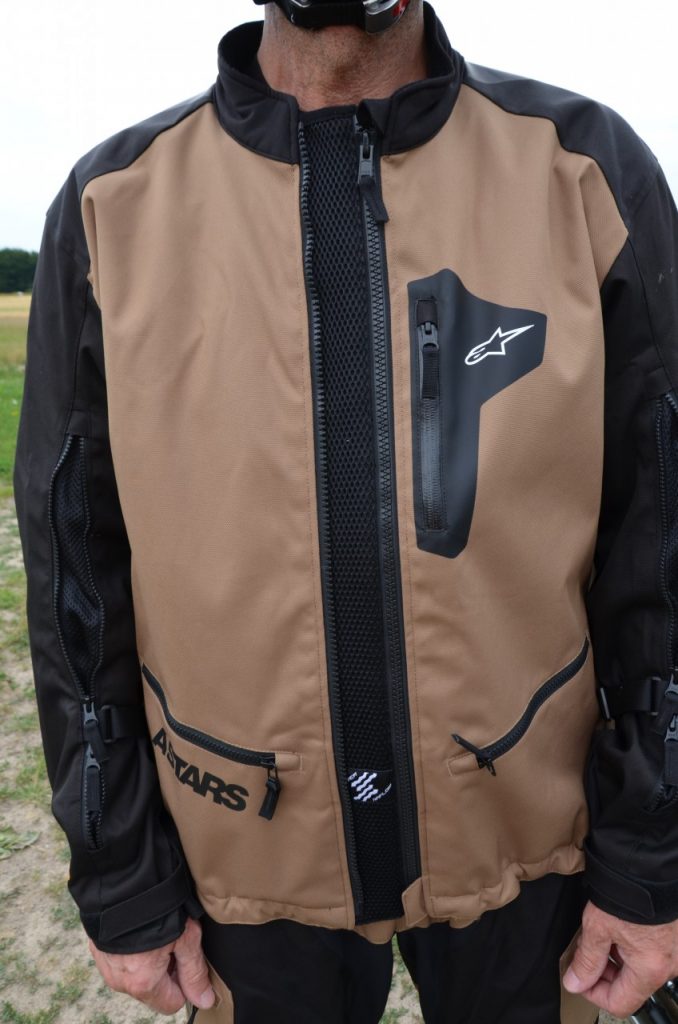 Veste et pantalon Alpinestars Venture XT : un air de Dakar