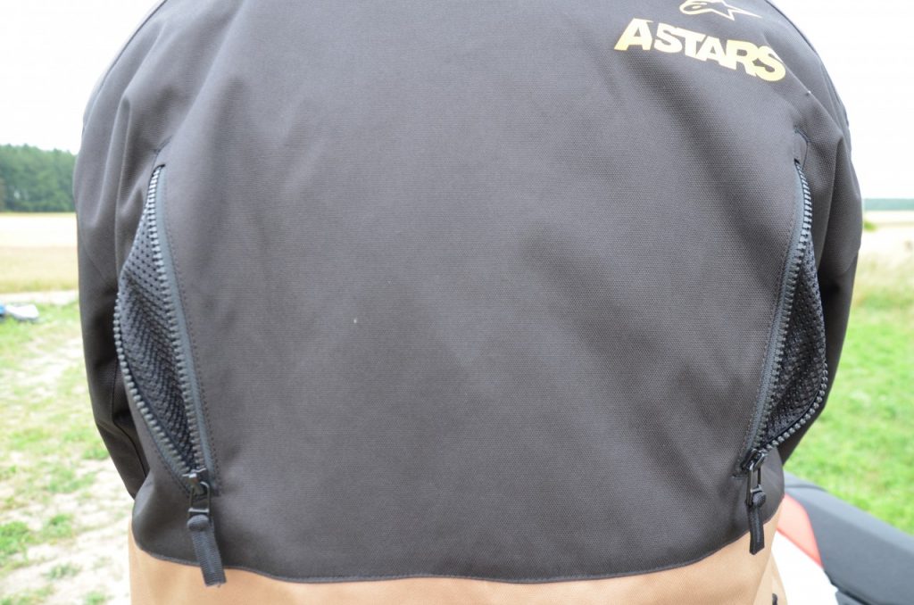Veste et pantalon Alpinestars Venture XT : un air de Dakar