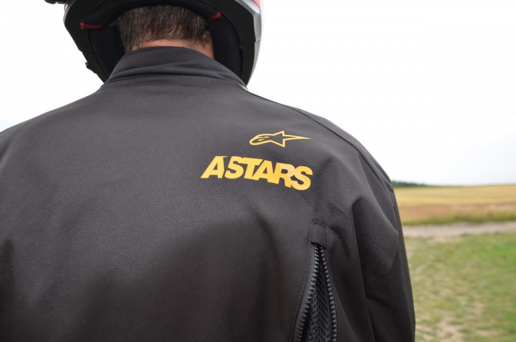 Veste et pantalon Alpinestars Venture XT : un air de Dakar