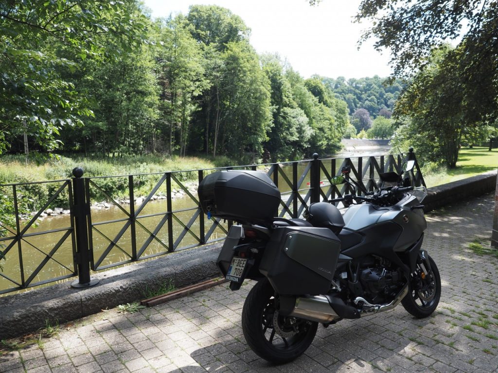 Les touring sont toujours là, la preuve avec la Honda NT 1100 DCT