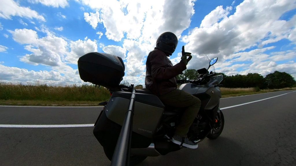 Les touring sont toujours là, la preuve avec la Honda NT 1100 DCT