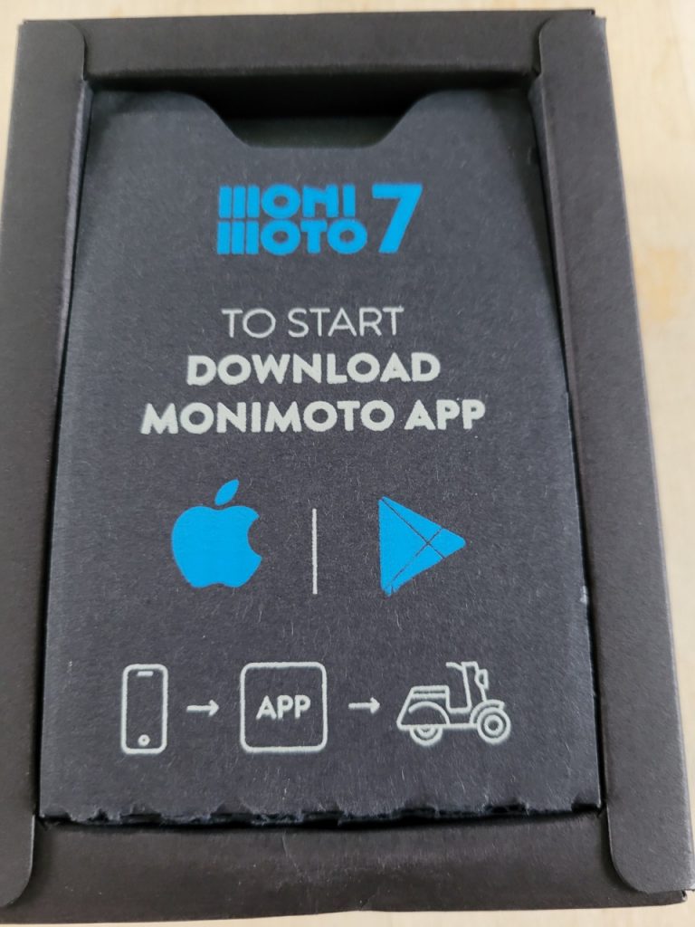 Traceur GPS Moto Monimoto 7, simple et efficace.