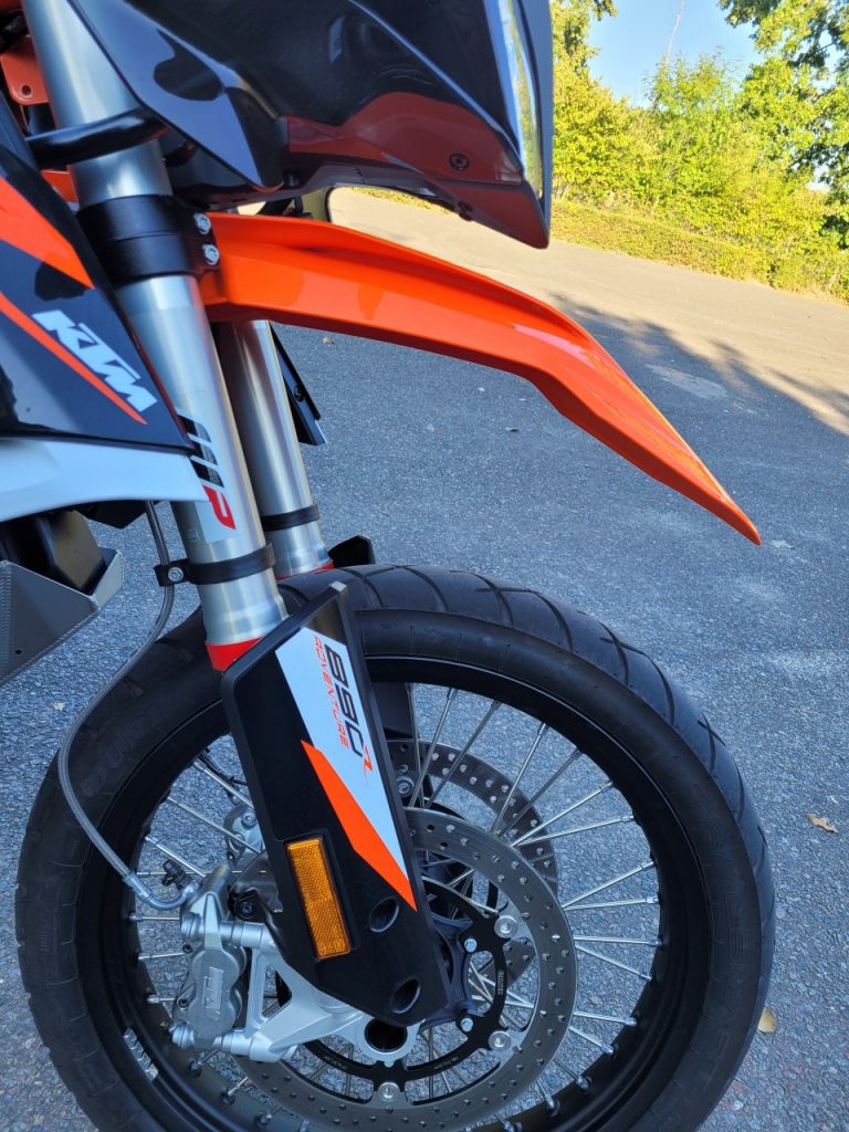 KTM 890 Adventure R, le bon outil.