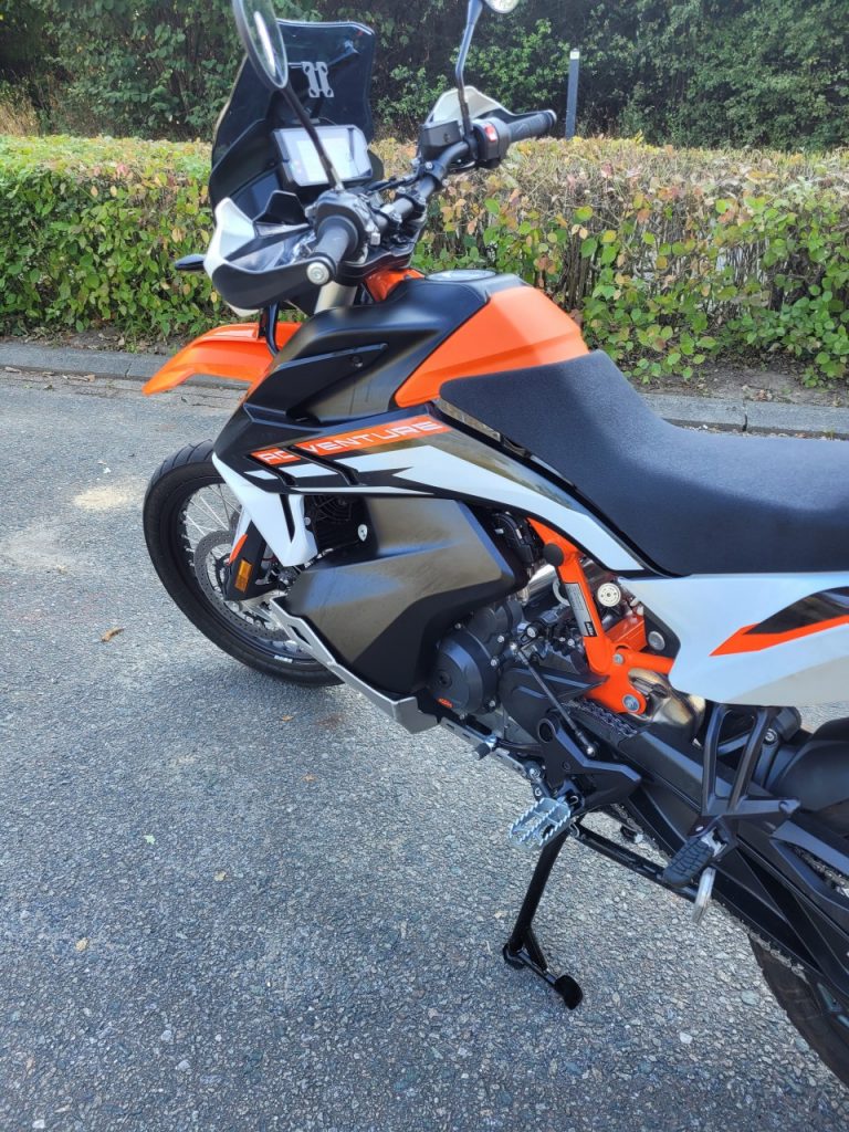 KTM 890 Adventure R, le bon outil.