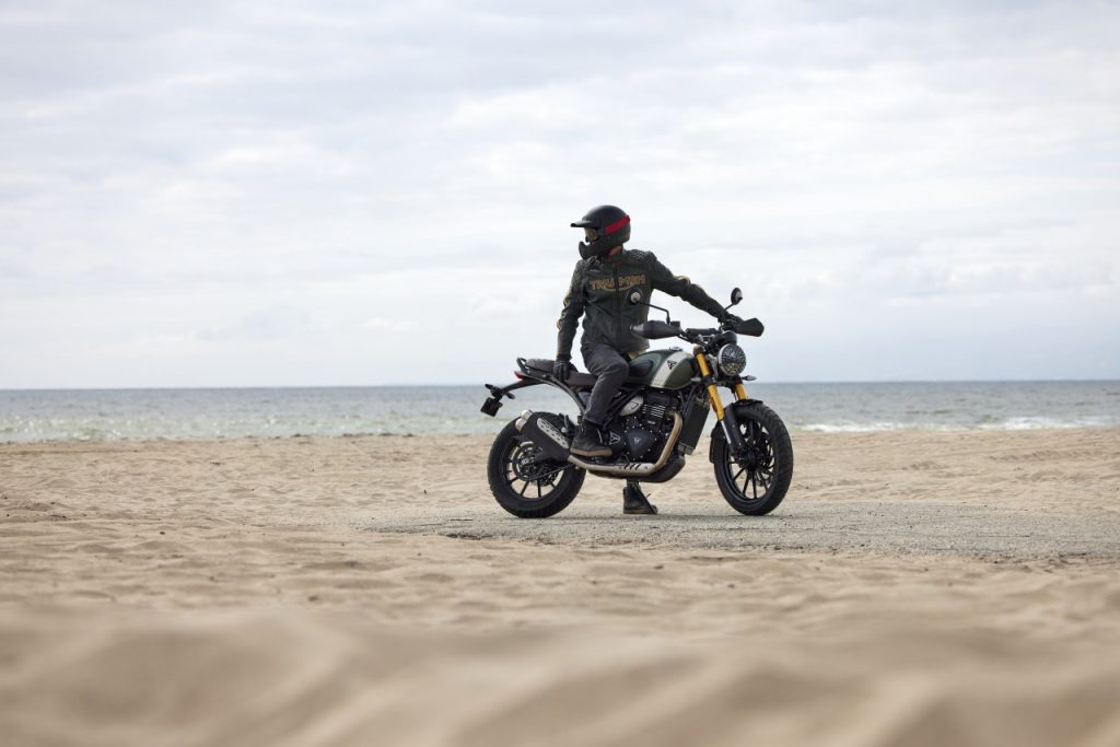 Deux nouvelles Triumph : le roadster et le scrambler 400