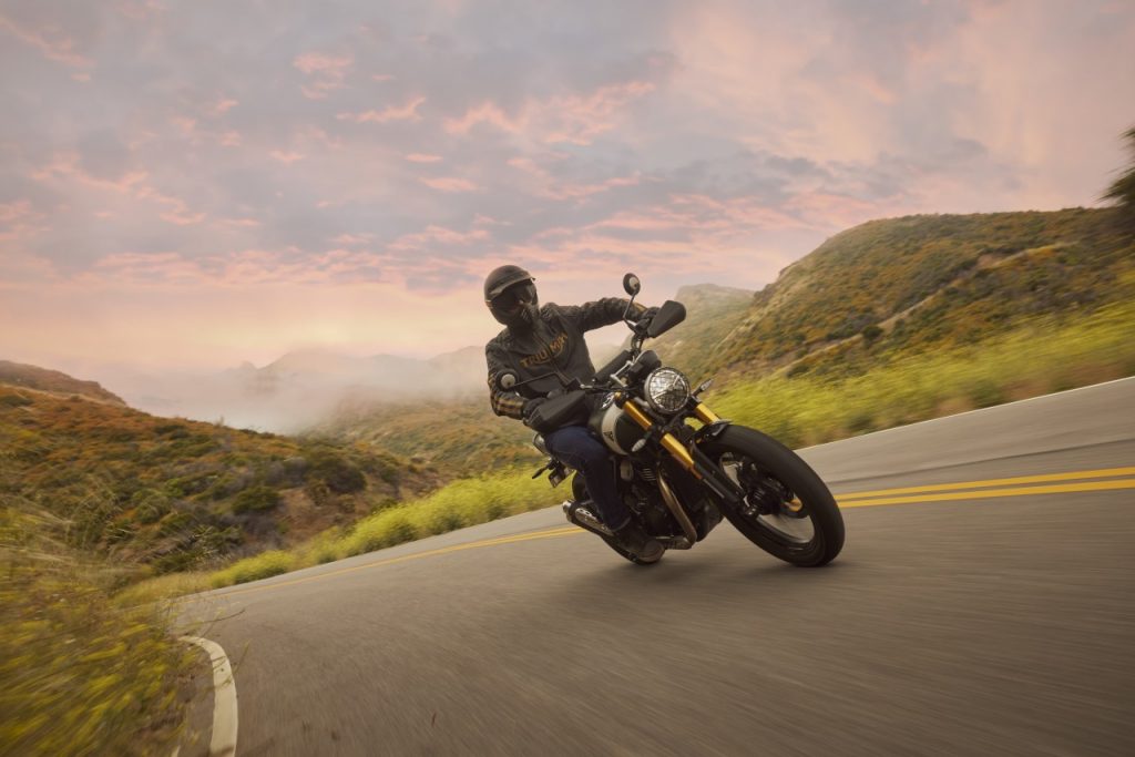 Deux nouvelles Triumph : le roadster et le scrambler 400