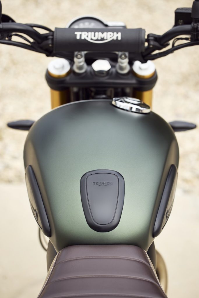 Deux nouvelles Triumph : le roadster et le scrambler 400