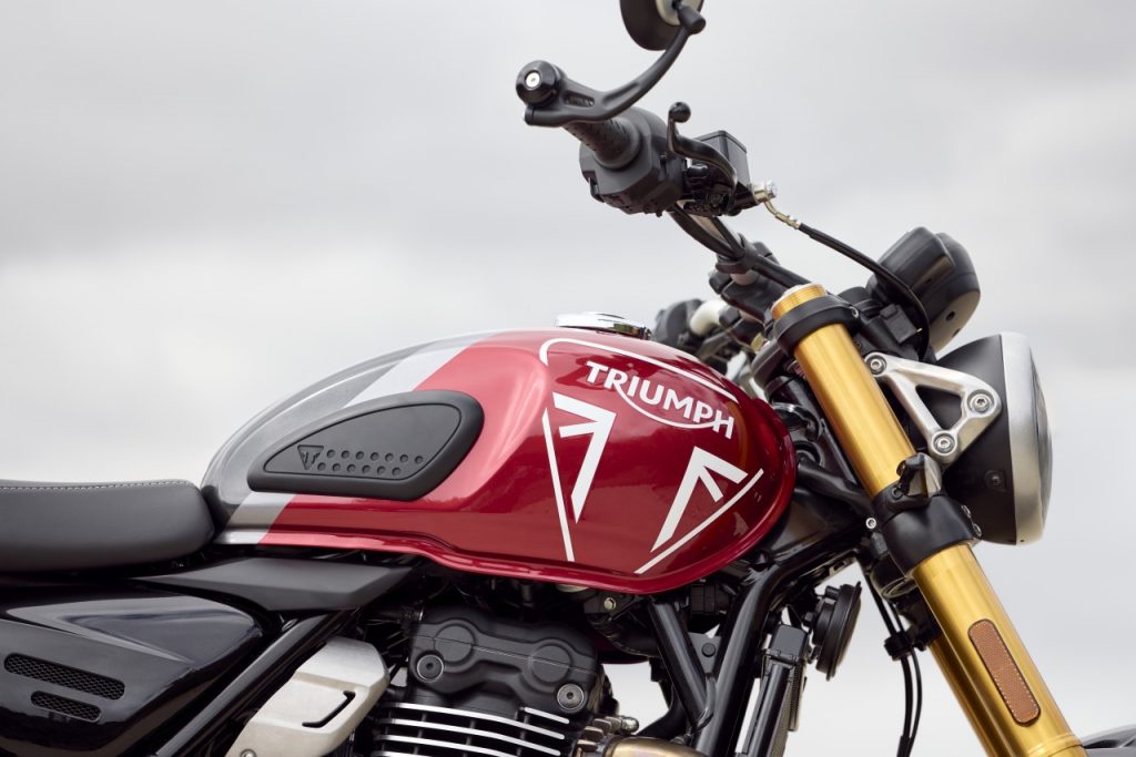 Deux nouvelles Triumph : le roadster et le scrambler 400