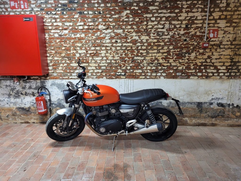 Triumph Speed Twin 1200, Techno dans le Rétro