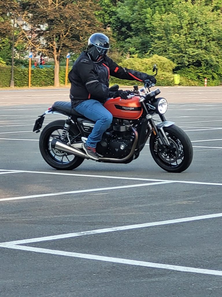 Triumph Speed Twin 1200, Techno dans le Rétro