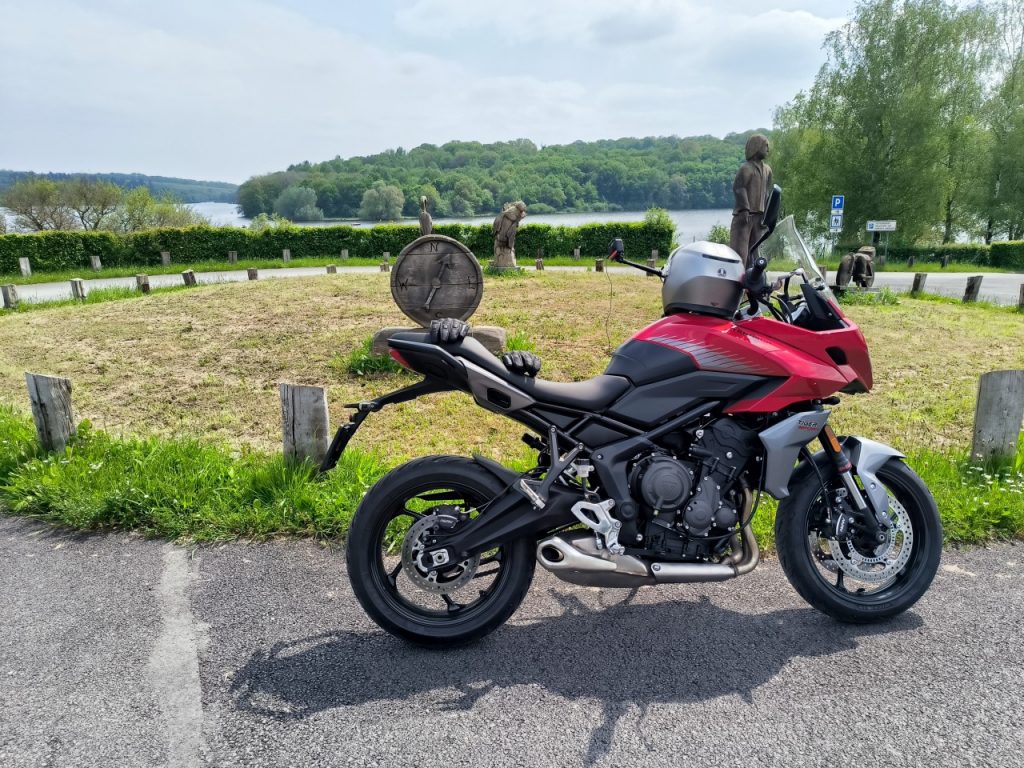 Triumph Tiger Sport 660, une Trident carénée ?