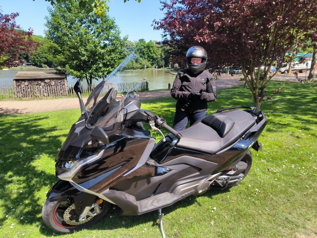 Kymco AK 550 Premium, le maxi-scooter mieux équipé.