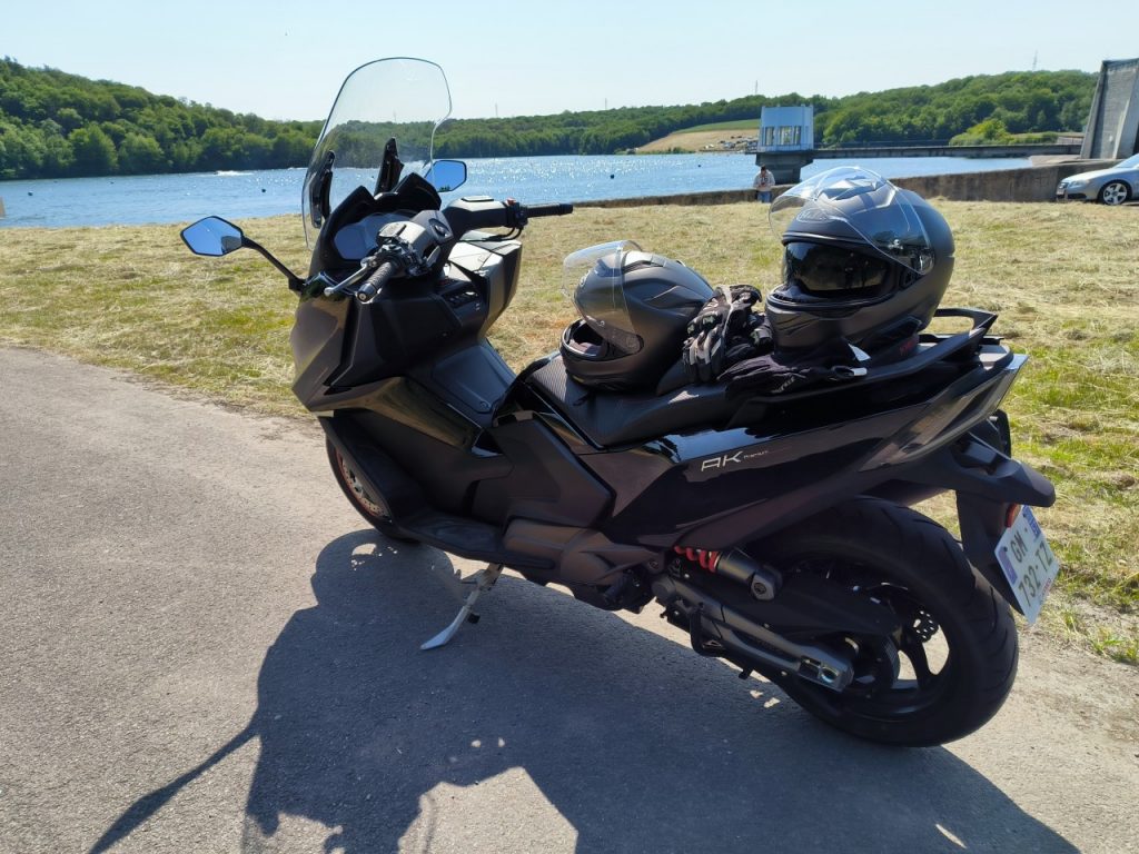 Kymco AK 550 Premium, le maxi-scooter mieux équipé.