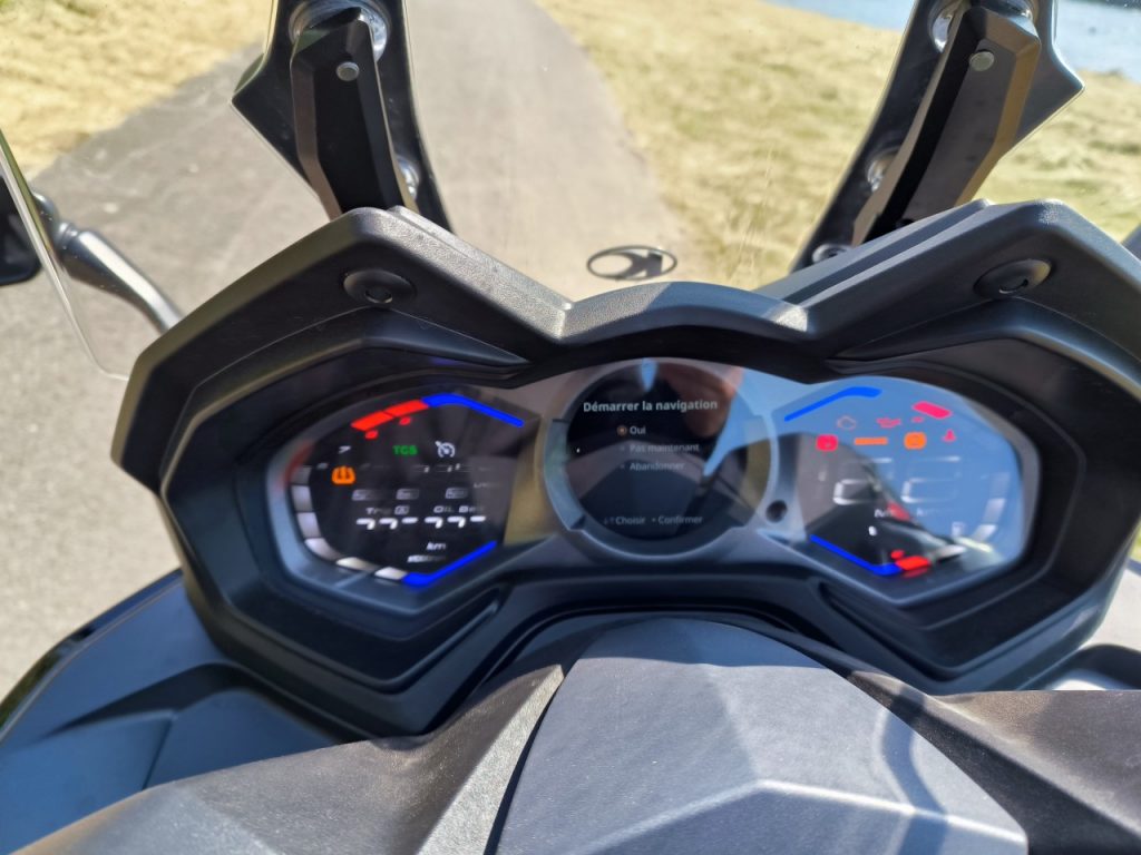 Kymco AK 550 Premium, le maxi-scooter mieux équipé.