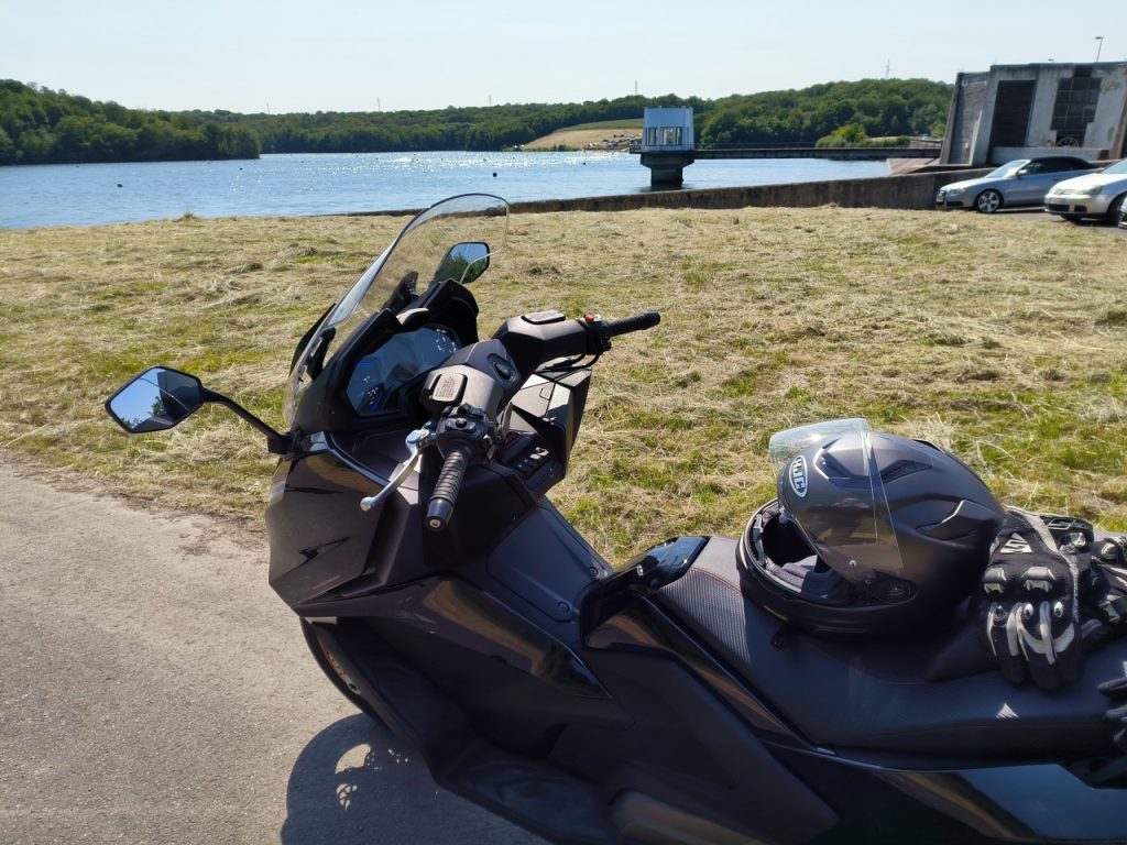 Kymco AK 550 Premium, le maxi-scooter mieux équipé.