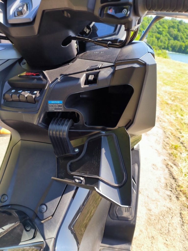 Kymco AK 550 Premium, le maxi-scooter mieux équipé.