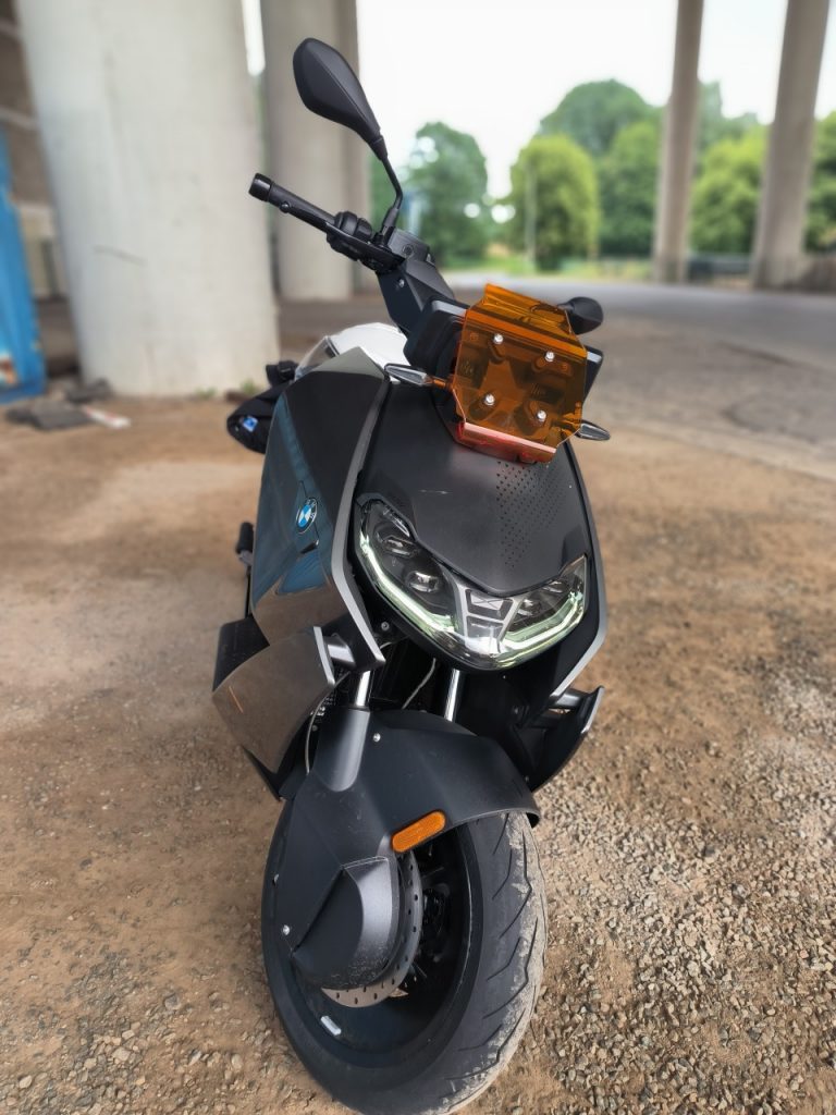 BMW CE-04  le scooter électrique urbain au look futuriste