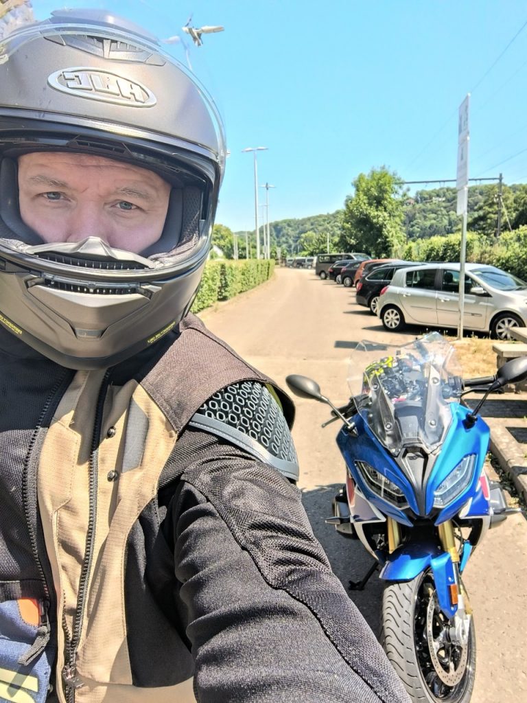 Touring sportif haut de gamme avec le HJC RPha 71