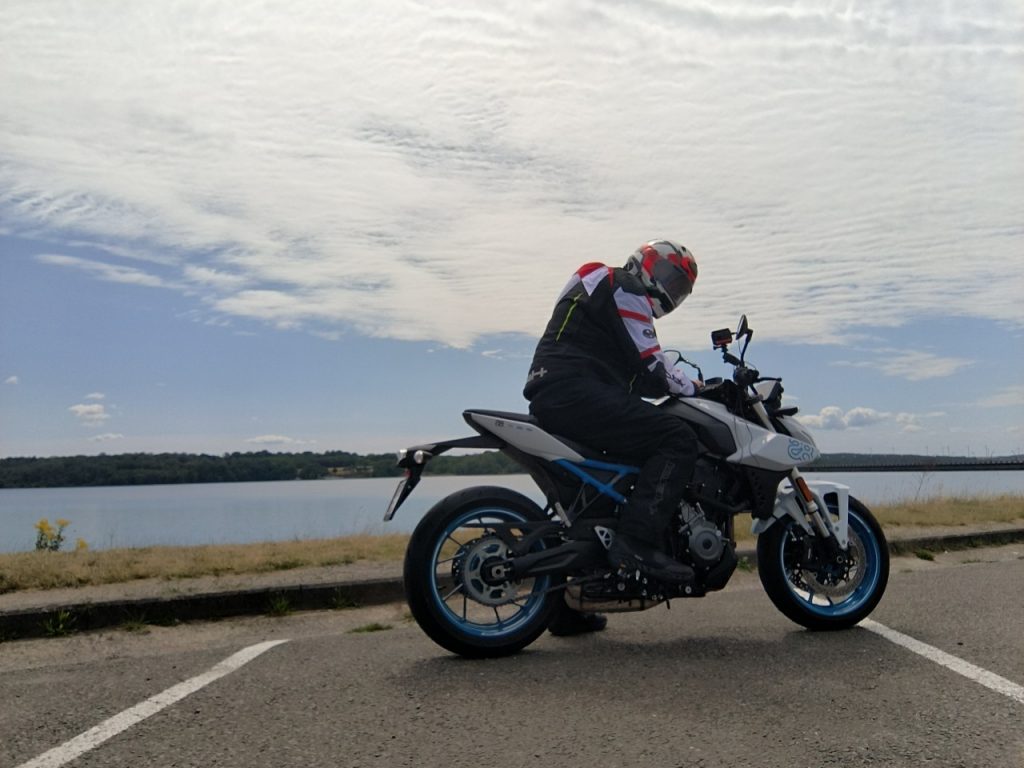 Suzuki GSX8S la bonne surprise chez les roadsters