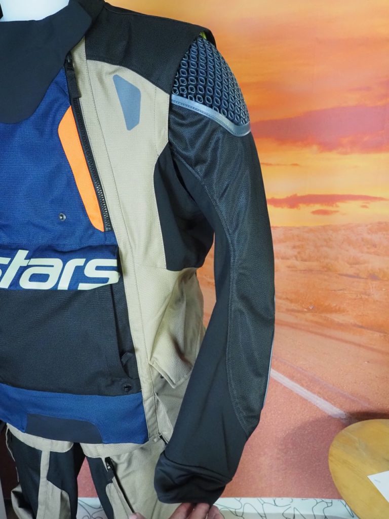 Alpinestars Halo Drystar, la tenue d’un autre monde