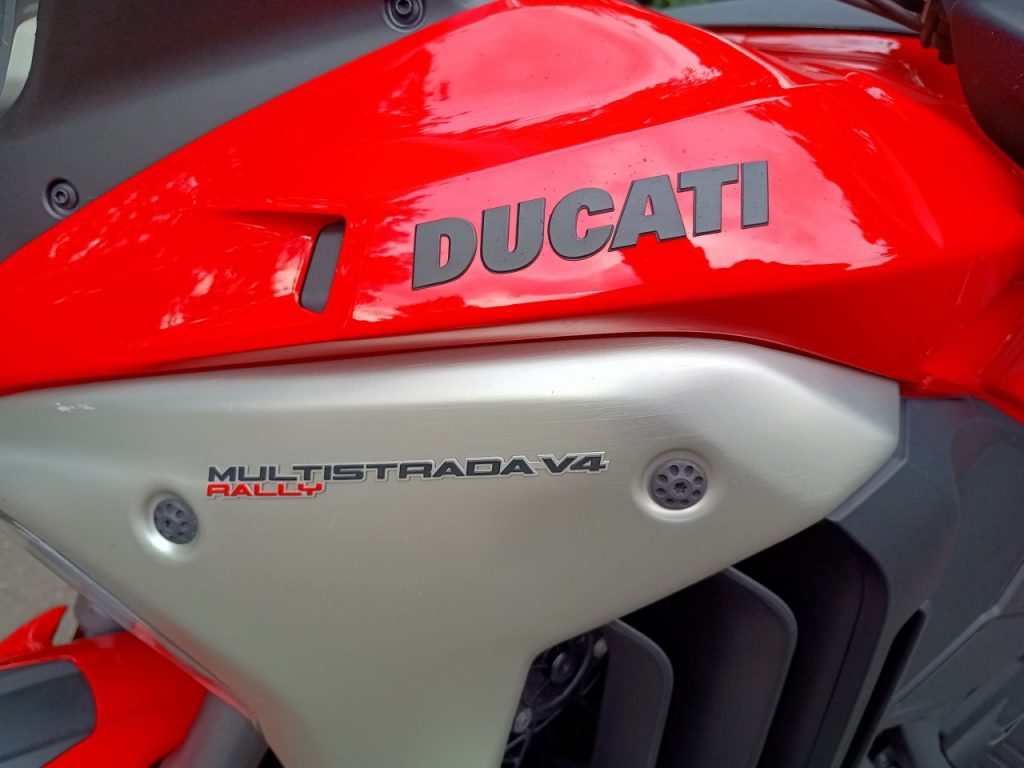 DUCATI MULTISTRADA V4 RALLY, TOURISME TRÈS TRÈS RAPIDE!