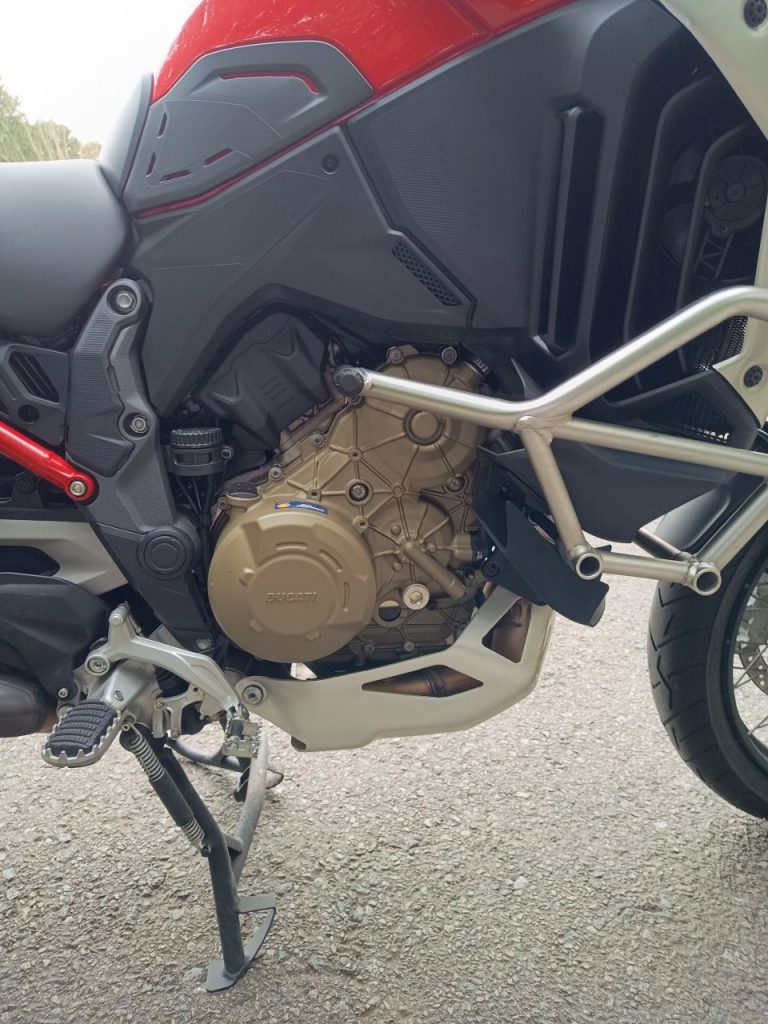 DUCATI MULTISTRADA V4 RALLY, TOURISME TRÈS TRÈS RAPIDE!