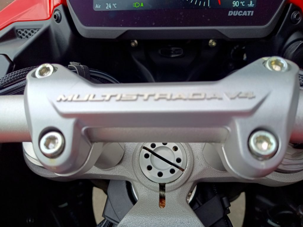 DUCATI MULTISTRADA V4 RALLY, TOURISME TRÈS TRÈS RAPIDE!