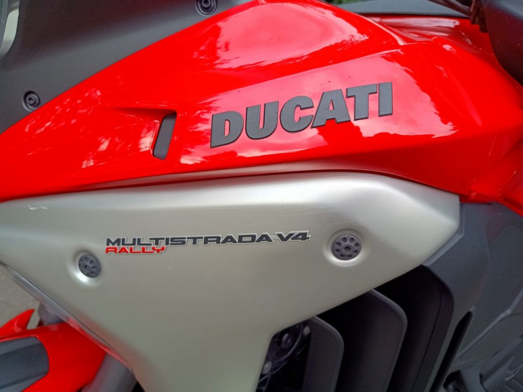 Ducati Multistrada V4 Rally, Tourisme très très rapide!