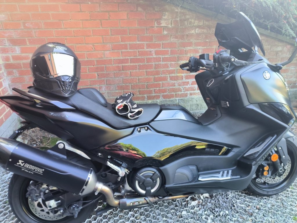 Place au scooter sportif avec le Yamaha T-Max 560 Tech !