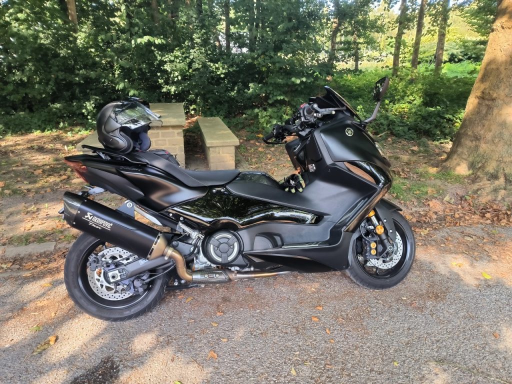 Place au scooter sportif avec le Yamaha T-Max 560 Tech !