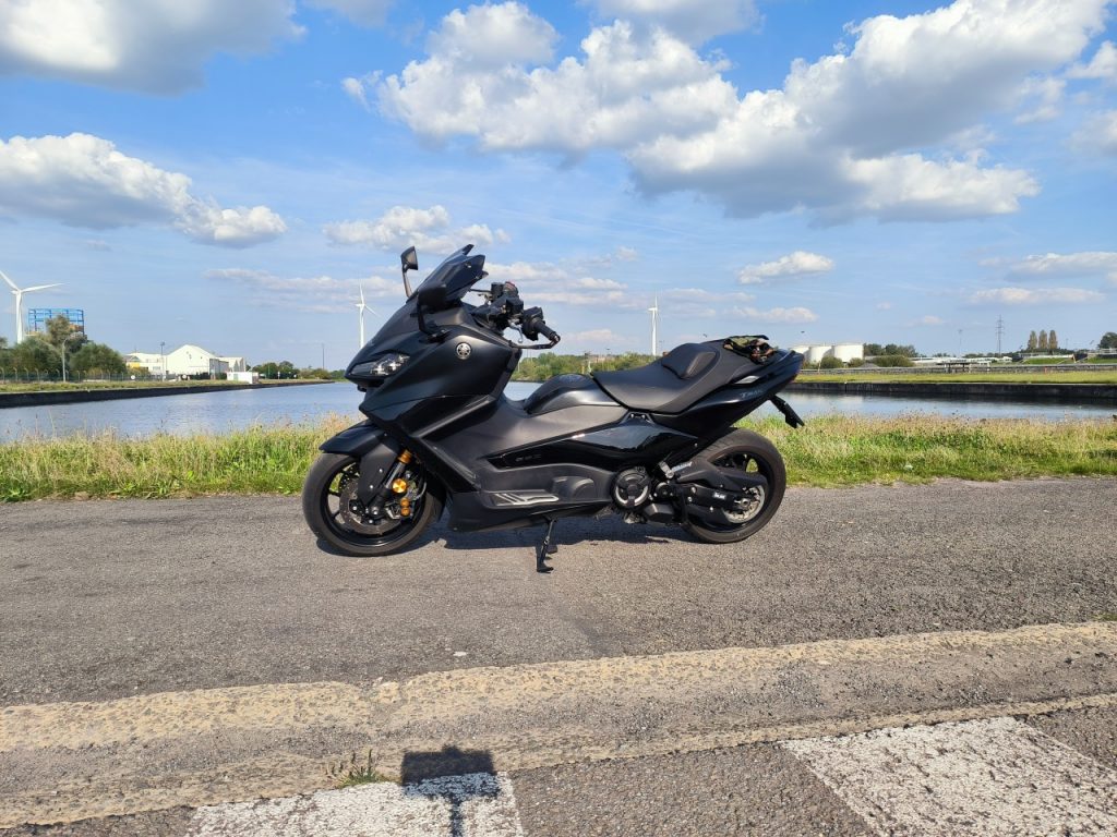 Place au scooter sportif avec le Yamaha T-Max 560 Tech !