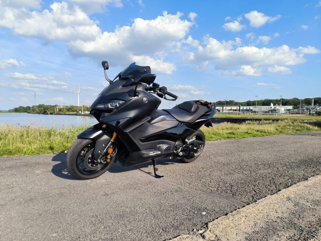 Place au scooter sportif avec le Yamaha T-Max 560 Tech !