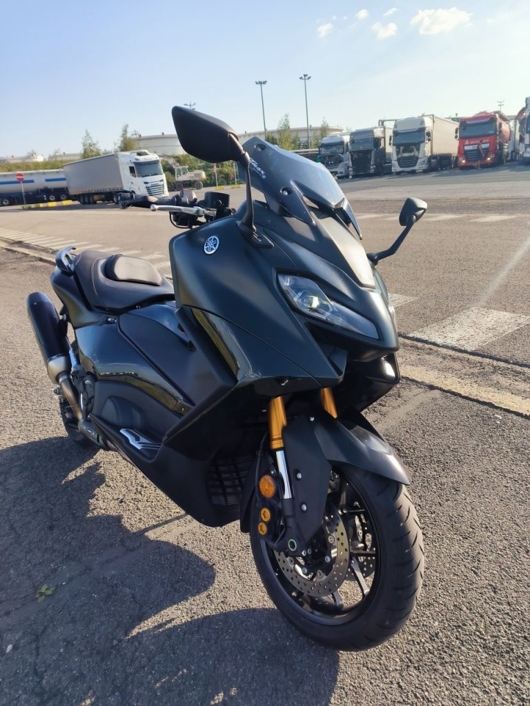 Place au scooter sportif avec le Yamaha T-Max 560 Tech !