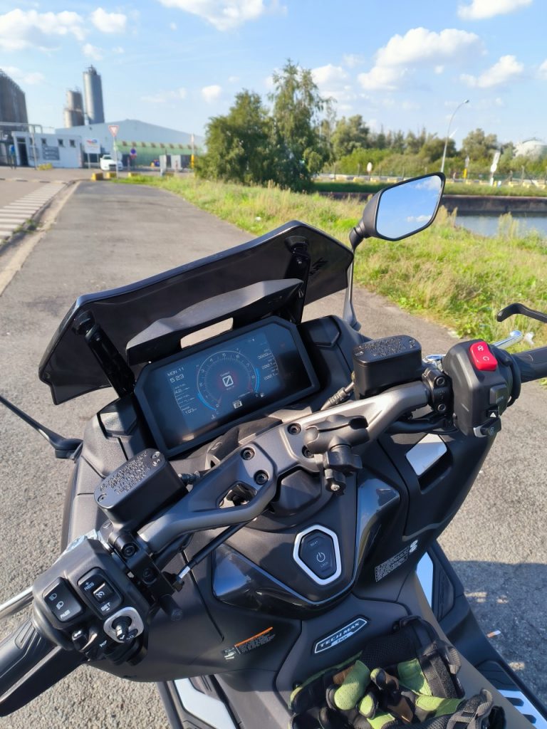 Place au scooter sportif avec le Yamaha T-Max 560 Tech !