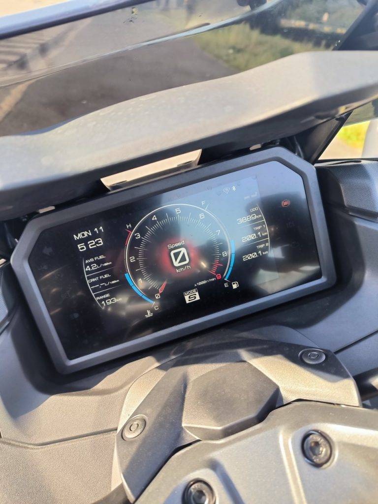 Place au scooter sportif avec le Yamaha T-Max 560 Tech !