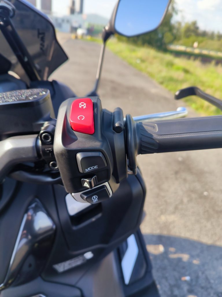 Place au scooter sportif avec le Yamaha T-Max 560 Tech !