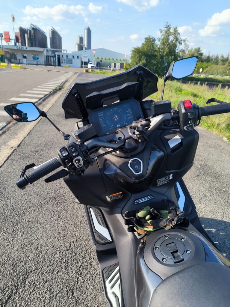 Place au scooter sportif avec le Yamaha T-Max 560 Tech !