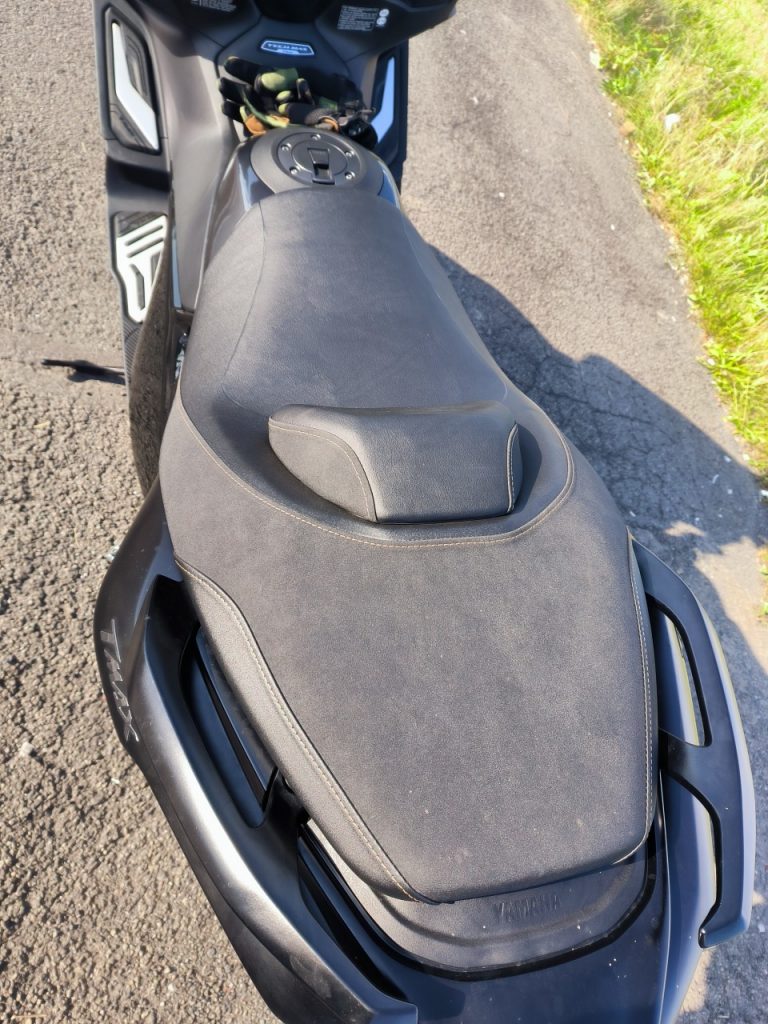 Place au scooter sportif avec le Yamaha T-Max 560 Tech !